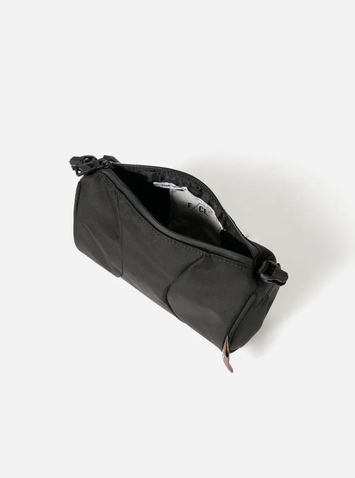 Bags Men Universal Works FCe Urban Sacoche In Black 420d Recycled Cordura