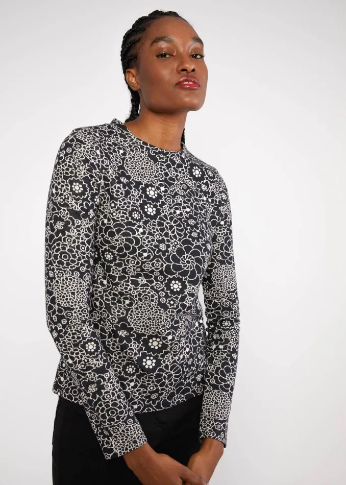 Blutsgeschwister Knitted Top Safe And Warm Turtle Black Women Knitted Jumpers