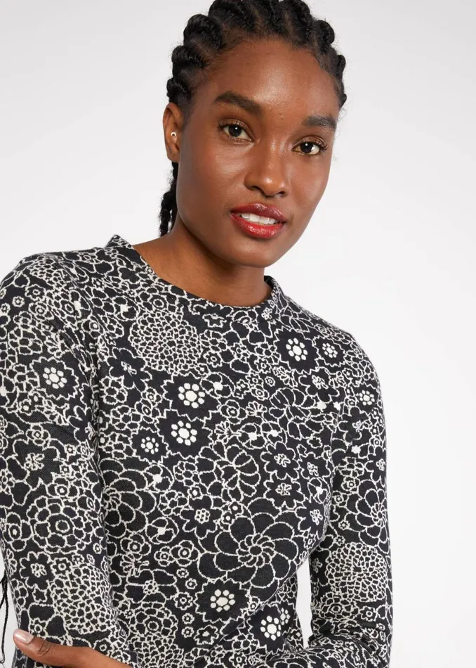 Blutsgeschwister Knitted Top Safe And Warm Turtle Black Women Knitted Jumpers