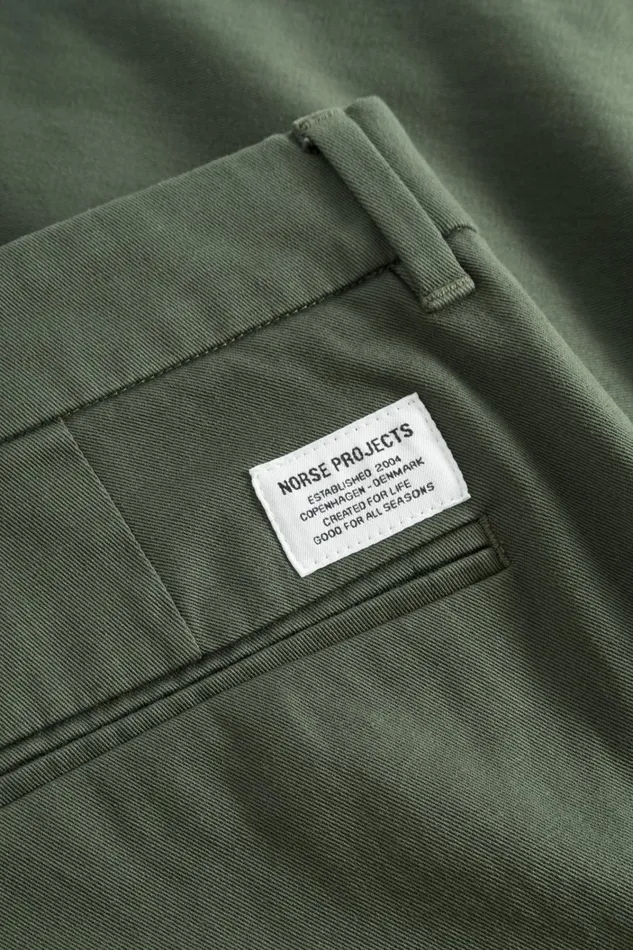 Men Aros Regular Light Stretch Chino Spruce Green Norse Projects Trousers