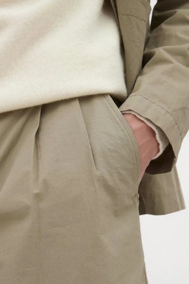 Men Benn Relaxed Typewriter Pleated Short Clay Norse Projects Shorts