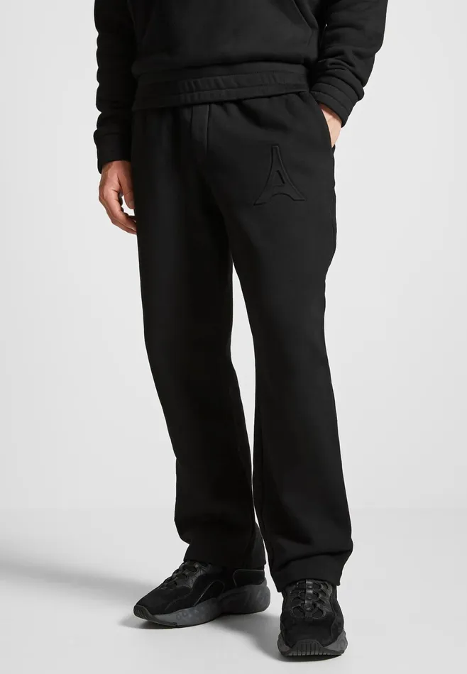 Men Manire De Voir ternel Eiffel Embossed Joggers Black