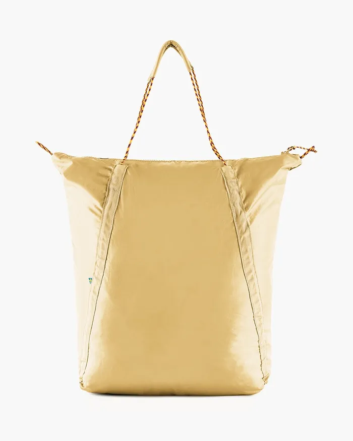 MenWomen Gebo Lightweight Tote Bag 23L Chaya Sand Klttermusen Tote Bags