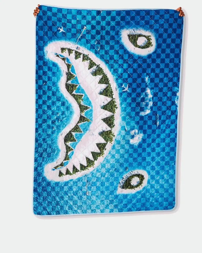 SHARK ISLAND PACKABLE BEACH MAT BLANKET WATER RESISTANT CONVERTIBLE TOTE Bags SPRAYGROUND