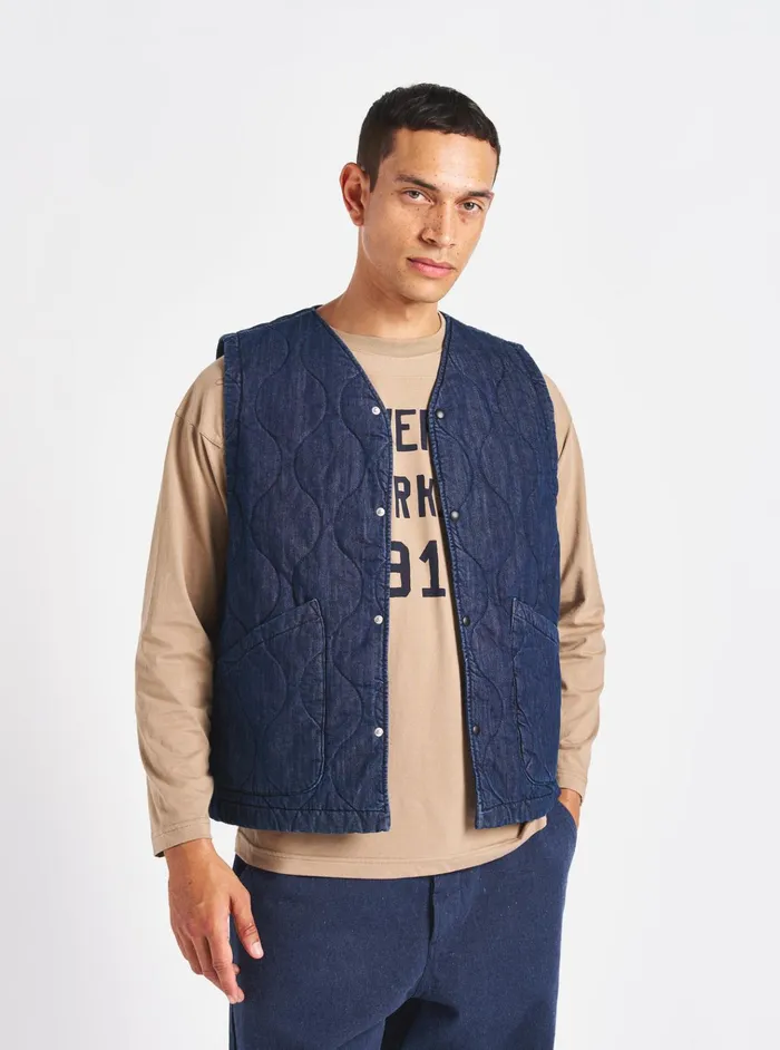Waistcoats and Gilets Men Universal Works Universal Works Weekend Gilet In Indigo Quilt Denim Waistcoats and Gilets Men Universal Works Universal Works Weekend Gilet In Indigo Quilt Denim