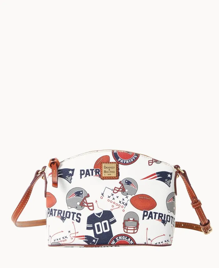 Woman NFL Patriots Suki Crossbody Patriots Dooney and Bourke Crossbodies
