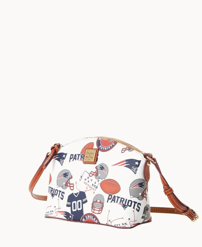Woman NFL Patriots Suki Crossbody Patriots Dooney and Bourke Crossbodies Woman NFL Patriots Suki Crossbody Patriots Dooney and Bourke Crossbodies