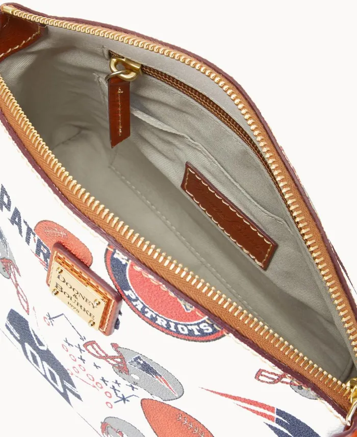 Woman NFL Patriots Suki Crossbody Patriots Dooney and Bourke Crossbodies Woman NFL Patriots Suki Crossbody Patriots Dooney and Bourke Crossbodies