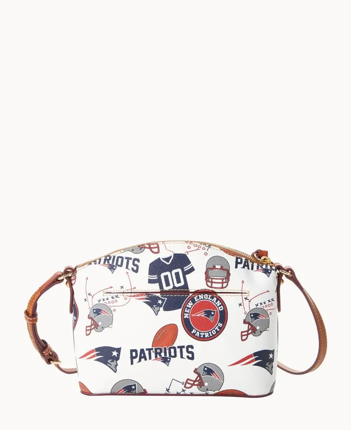 Woman NFL Patriots Suki Crossbody Patriots Dooney and Bourke Crossbodies Woman NFL Patriots Suki Crossbody Patriots Dooney and Bourke Crossbodies