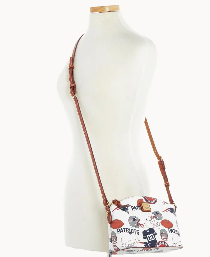 Woman NFL Patriots Suki Crossbody Patriots Dooney and Bourke Crossbodies Woman NFL Patriots Suki Crossbody Patriots Dooney and Bourke Crossbodies