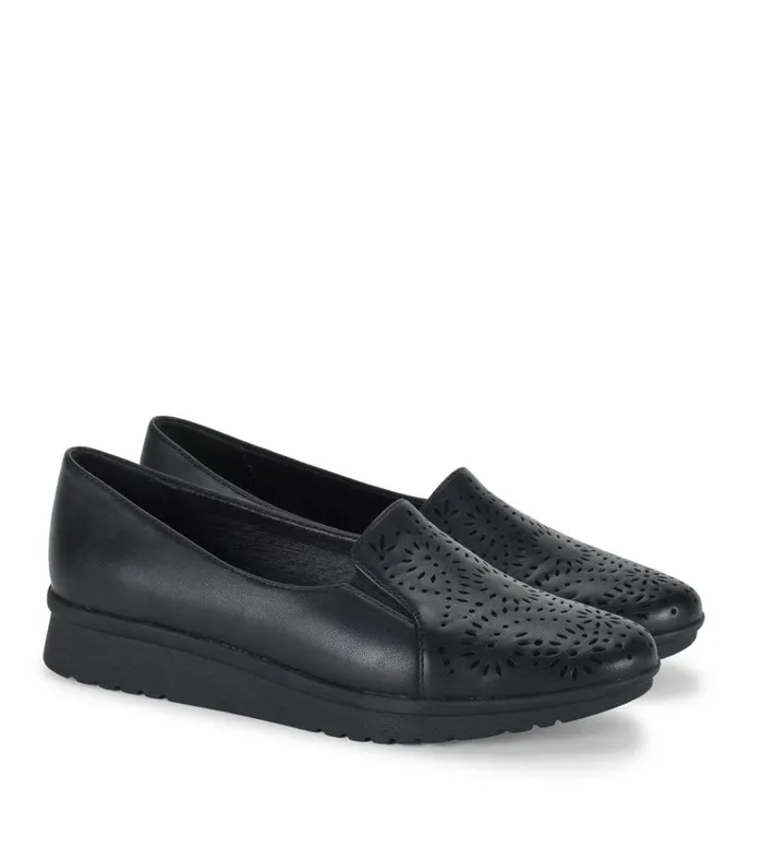 Women Amry Slip On Loafer Black Baretraps Flats and Loafers
