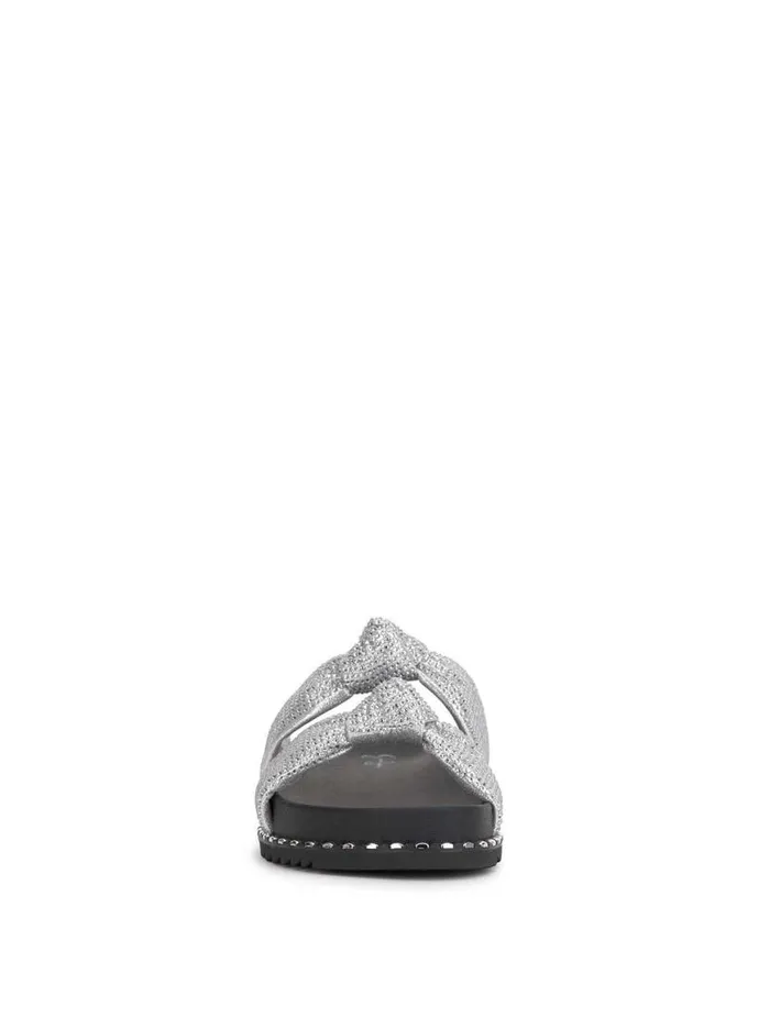 Women Caralyna Flat Sandal In Silver Jessica Simpson Flats