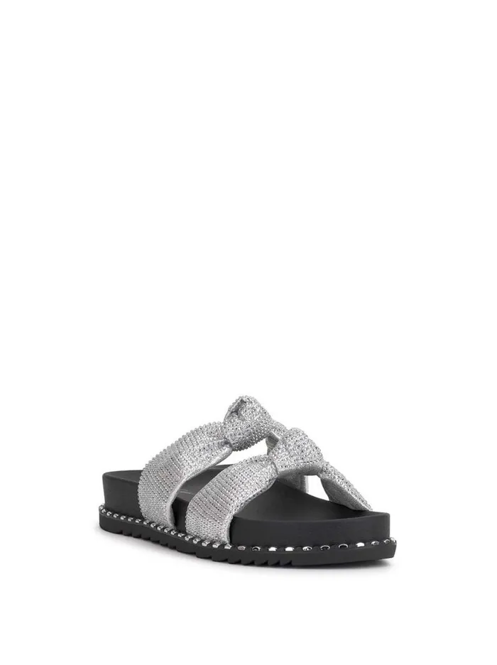 Women Caralyna Flat Sandal In Silver Jessica Simpson Flats