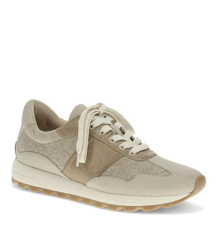 Women Gwenda Lace Up Sneaker Buff Baretraps Sneakers