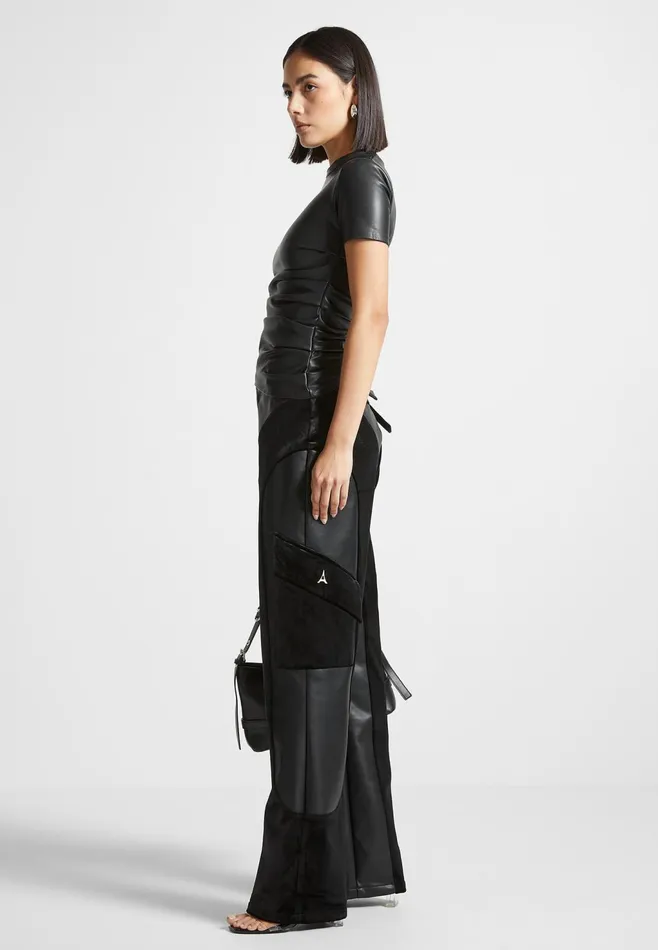 Women Manire De Voir Leather And Velvet Cargo Pants Black