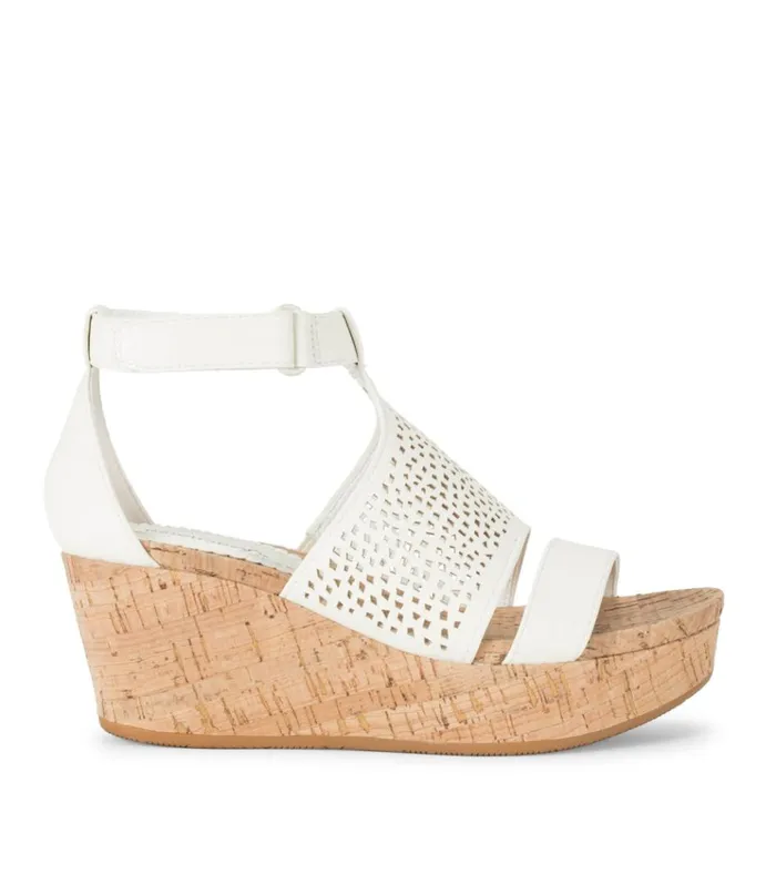 Women Raisie Wedge Sandal Cream Baretraps Wedge Sandals
