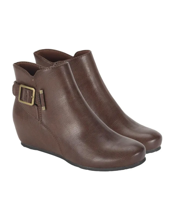 Women Serena Wedge Bootie Oak Baretraps Booties