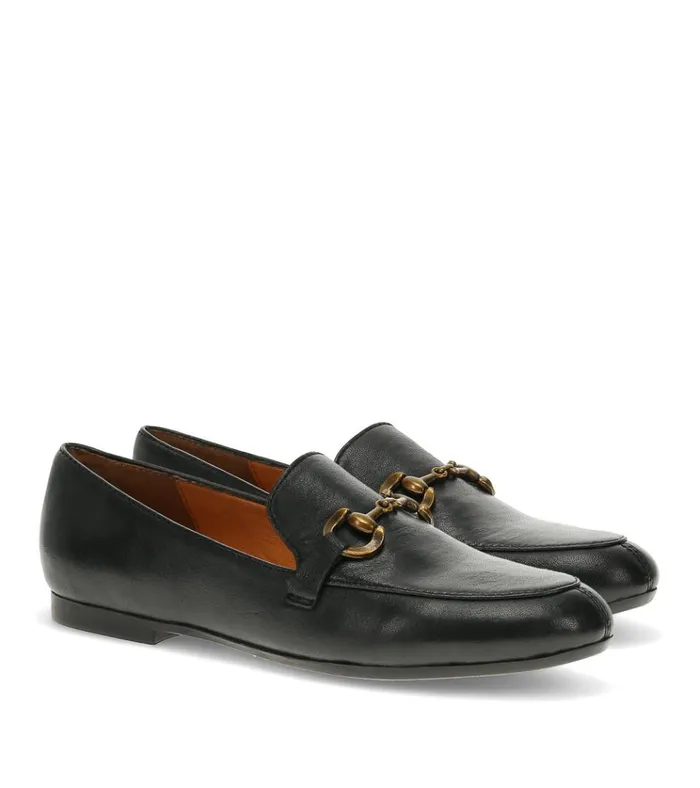 Women Wyatt Loafer Black Leather Baretraps Flats and Loafers